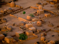 Maisons aux environs de Tahoua au Niger | Jan Arthus Bertrand