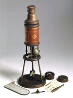 Microscope datant du 17e sicle
